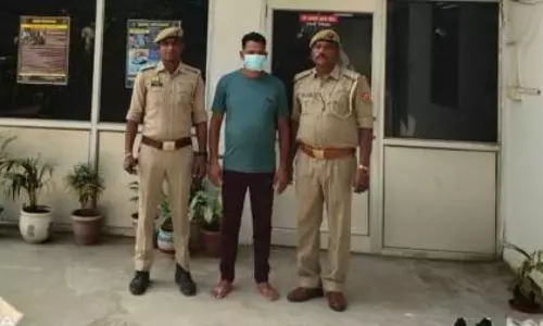 NCR Noida: पुलिस ने कालाबाजारी व गैस रिफिलिंग के आरोप में एक व्यक्ति को गिरफ्तार किया NCR Noida: पुलिस ने कालाबाजारी व गैस रिफिलिंग के आरोप में एक व्यक्ति को गिरफ्तार किया