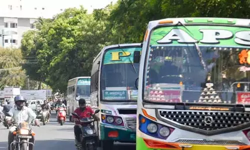 Traffic कैंटोनमेंट में यातायात की समस्या, खड़ी बसों ने सड़कों पर कब्जा किया