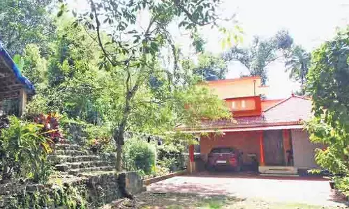 Kerala : रोहतांग दर्रे में हुए दुखद हवाई हादसे के 56 साल बाद एलनथूर में शहीद सैनिक को अंतिम विदाई दी जाएगी Kerala : रोहतांग दर्रे में हुए दुखद हवाई हादसे के 56 साल बाद एलनथूर में शहीद सैनिक को अंतिम विदाई दी जाएगी
