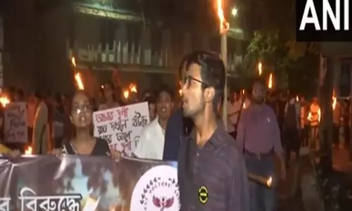 Rape-Murder: उत्तर बंगाल मेडिकल कॉलेज और अस्पताल ने मशाल जुलूस निकाला Rape-Murder: उत्तर बंगाल मेडिकल कॉलेज और अस्पताल ने मशाल जुलूस निकाला