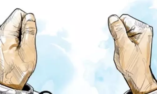 अवैध बाड़ से किसान की मौत, शव कुएं में फेंकने के आरोप में तमिलनाडु का व्यक्ति गिरफ्तार अवैध बाड़ से किसान की मौत, शव कुएं में फेंकने के आरोप में तमिलनाडु का व्यक्ति गिरफ्तार