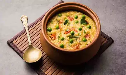 Methi Khichdi Recipe: गर्मागर्म मेथी खिचड़ी