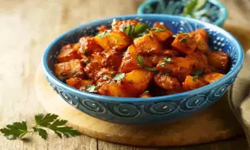 Achari Aloo Recipe: बिना लहसुन-प्याज के बनाएं अचारी आलू Achari Aloo Recipe: बिना लहसुन-प्याज के बनाएं अचारी आलू