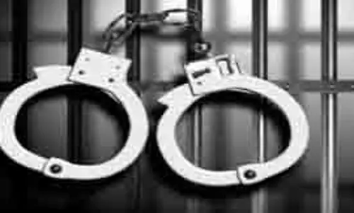 Bihar: पुलिस ने बेतिया से नशा तस्करों  को किया गिरफ्तार