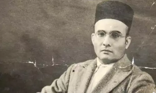 स्वास्थ्य मंत्री ने वीर सावरकर पर दिया विवादित बयान, VIDEO स्वास्थ्य मंत्री ने वीर सावरकर पर दिया विवादित बयान, VIDEO
