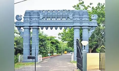 Telangana में काकतीय विश्वविद्यालय के सहायक रजिस्ट्रार को ‘कदाचार’ के लिए निलंबित Telangana में काकतीय विश्वविद्यालय के सहायक रजिस्ट्रार को ‘कदाचार’ के लिए निलंबित