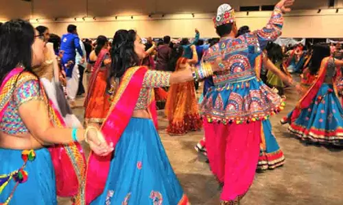 Gujarat : सूरत में बड़े पार्टी प्लॉट में गरबा को लेकर आयोजकों में असमंजस
