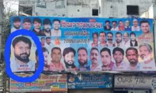 Indore: फिरोज खान नामक आयोजक ने बैनर-पोस्टर हटवाए गए Indore: फिरोज खान नामक आयोजक ने बैनर-पोस्टर हटवाए गए
