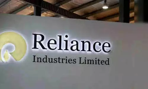 Reliance Industries के शेयर में -2.11% की गिरावट