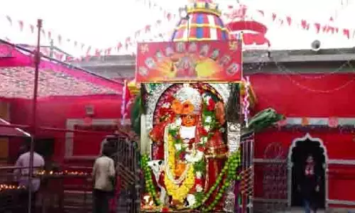 Balangir : आज नवरात्रि के पहले दिन मां समलेश्वरी देवी शैलपुत्री के रूप में प्रकट हुईं