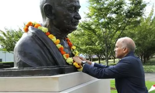 वैश्विक संघर्षों से घिरे UN ने गांधी के दृष्टिकोण में उम्मीद की किरण देखी वैश्विक संघर्षों से घिरे UN ने गांधी के दृष्टिकोण में उम्मीद की किरण देखी