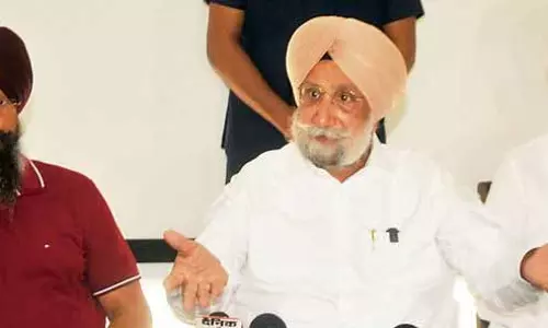 कांग्रेस सांसद Sukhjinder Singh Randhawa ने आरोप लगाया कि गैंगस्टर मतदाताओं को आतंकित कर रहे