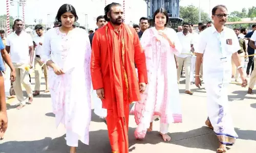पवन ने Tirumala में दर्शन के साथ 11 दिवसीय प्रायश्चित दीक्षा का समापन किया पवन ने Tirumala में दर्शन के साथ 11 दिवसीय प्रायश्चित दीक्षा का समापन किया