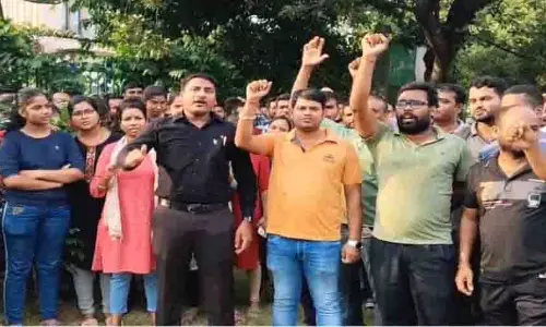 Odisha : आरआई, अमीन परीक्षार्थियों ने कटक में विरोध प्रदर्शन किया, ऑफलाइन परीक्षा की मांग Odisha : आरआई, अमीन परीक्षार्थियों ने कटक में विरोध प्रदर्शन किया, ऑफलाइन परीक्षा की मांग