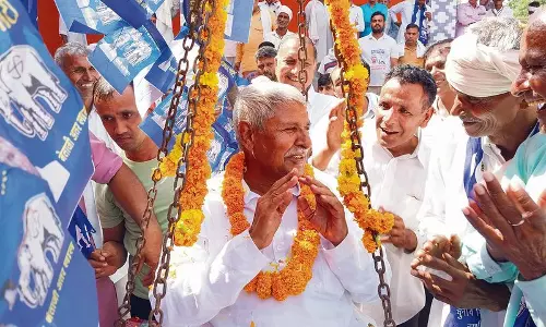 Haryana : अटेली में बसपा के अत्तर लाल बनाम ‘बाहरी