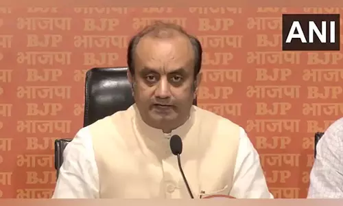बीजेपी के सुधांशु त्रिवेदी ने कांग्रेस को Delhi में नशीली दवाओं के कारोबार से जोड़ा बीजेपी के सुधांशु त्रिवेदी ने कांग्रेस को Delhi में नशीली दवाओं के कारोबार से जोड़ा