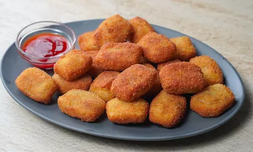 potato nuggets: वीकेंड बच्चों के लिए बनाएं हेल्दी आलू नगेट्स