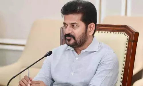 Revanth Reddy: बीआरएस नेता अपने हितों की रक्षा के लिए लोगों को भड़का रहे Revanth Reddy: बीआरएस नेता अपने हितों की रक्षा के लिए लोगों को भड़का रहे