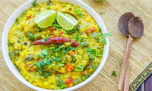 पहले दिन मां के लिए भोग लगाकर खिचड़ी बनाए