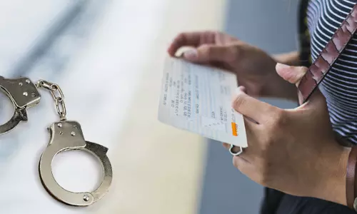 Ranchi : चेक बाउंस कराने वाले व्यक्ति को 50 लाख का जुर्माना, एक साल की सजा Ranchi : चेक बाउंस कराने वाले व्यक्ति को 50 लाख का जुर्माना, एक साल की सजा