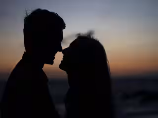 Lifestyle: रिलेशनशिप में रोमांस को बरकरार ऐसे रखे Lifestyle: रिलेशनशिप में रोमांस को बरकरार ऐसे रखे