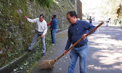 स्वच्छता पखवाड़ा का समापन IIAS में हुआ