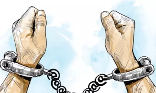 अवैध बाड़ से किसान की मौत, शव कुएं में फेंकने के आरोप में TN का व्यक्ति गिरफ्तार अवैध बाड़ से किसान की मौत, शव कुएं में फेंकने के आरोप में TN का व्यक्ति गिरफ्तार