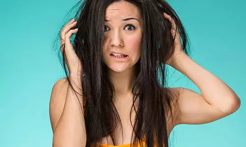 Lifestyle: बालों के शानदार लुक के लिए घर में ट्राई करें यह डिटैंगलिंग स्प्रे