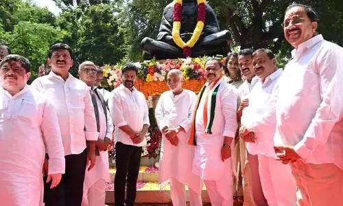 राज्यपाल, मुख्यमंत्री ने Mahatma Gandhi की जयंती पर उन्हें श्रद्धांजलि दी