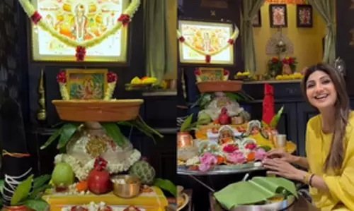 Navratri : शिल्पा शेट्टी ने घर पर माता का दरबार लगाया Navratri : शिल्पा शेट्टी ने घर पर माता का दरबार लगाया