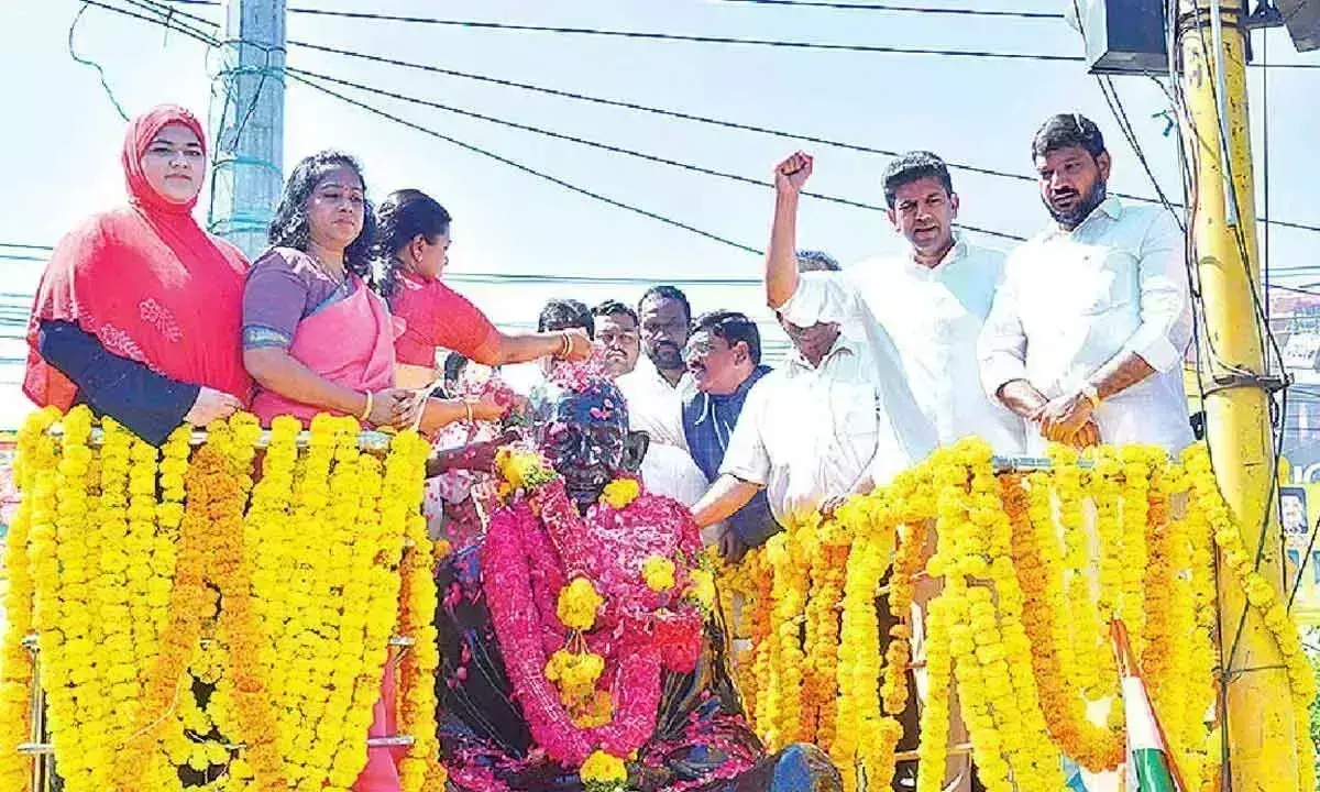 Pemmasani ने सफाई कर्मचारियों की समस्याओं के समाधान का आश्वासन दिया