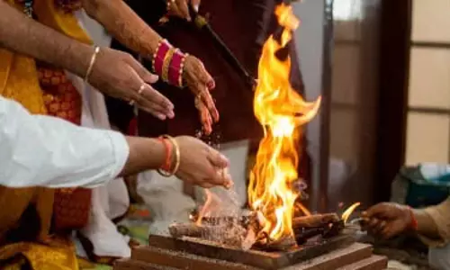 पूजा कक्ष हवन के धुएं से भर जाता उसे दूर करे धुएं