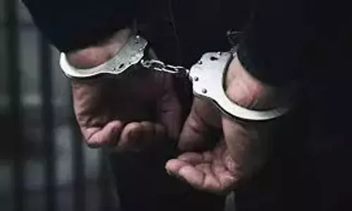 Shadnagar: अपने साथी की हत्या के आरोप में एक व्यक्ति हिरासत में Shadnagar: अपने साथी की हत्या के आरोप में एक व्यक्ति हिरासत में