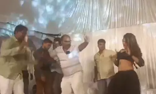 OMG! चर्चा में तहसीलदार का विदाई समारोह, VIDEO सामने आने के बाद मचा बवाल