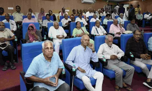 डीएमएफ से बनेगा वृद्धाश्रम, साय के मंत्री ने की बड़ी घोषणा डीएमएफ से बनेगा वृद्धाश्रम, साय के मंत्री ने की बड़ी घोषणा