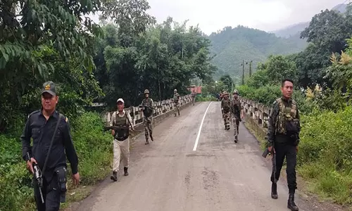 Manipur: सुरक्षा बलों ने संवेदनशील इलाकों में तलाशी अभियान चलाया, हथियार और गोला-बारूद बरामद Manipur: सुरक्षा बलों ने संवेदनशील इलाकों में तलाशी अभियान चलाया, हथियार और गोला-बारूद बरामद