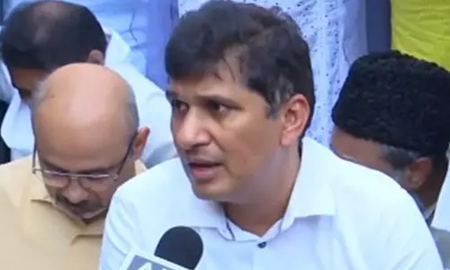 Delhi: बस मार्शलों की बहाली की मांग को लेकर आप नेताओं ने भी किया प्रदर्शन
