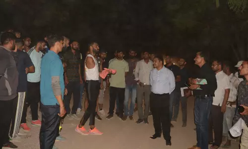 Churu: खिलाड़ियों से किया संवाद, कमियों को दुरुस्त करने के दिये निर्देश