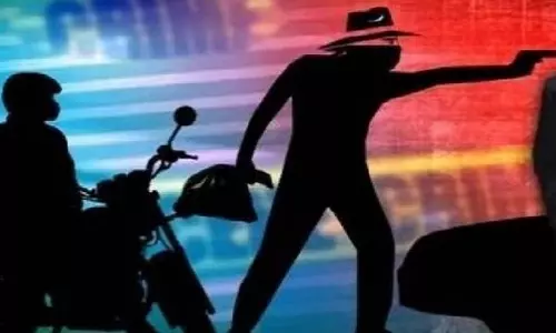 Bhubaneswar में दिनदहाड़े 3.5 लाख रुपये की लूट, यहां देखें डिटेल्स Bhubaneswar में दिनदहाड़े 3.5 लाख रुपये की लूट, यहां देखें डिटेल्स