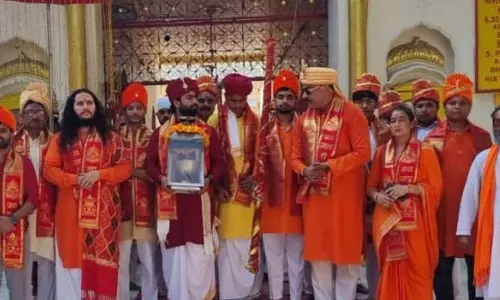 Jammu: पहले नवरात्र पर दर्शन के लिए कटरा पहुंची माता वैष्णोदेवी छड़ी यात्रा
