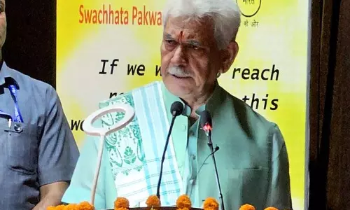 LG: शांतिपूर्ण चुनाव दर्शाते हैं कि जम्मू-कश्मीर नया इतिहास रचने में व्यस्त LG: शांतिपूर्ण चुनाव दर्शाते हैं कि जम्मू-कश्मीर नया इतिहास रचने में व्यस्त