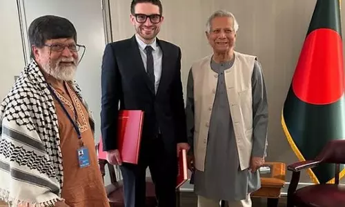 US: जॉर्ज सोरोस के बेटे ने मोहम्मद यूनुस से मुलाकात की, उन्हें पिता का पुराना दोस्त बताया US: जॉर्ज सोरोस के बेटे ने मोहम्मद यूनुस से मुलाकात की, उन्हें पिता का पुराना दोस्त बताया