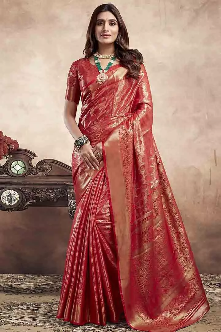 Red Saree For Karwa Chauth: करवा चौथ के मौके पर पहनें ये खूबसूरत लाल साड़ियां