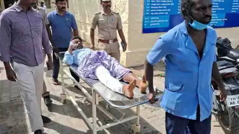 TN : मुठभेड़ के डर से तमिलनाडु में दो संदिग्ध पुलिस हिरासत से भागे, पैर में फ्रैक्चर