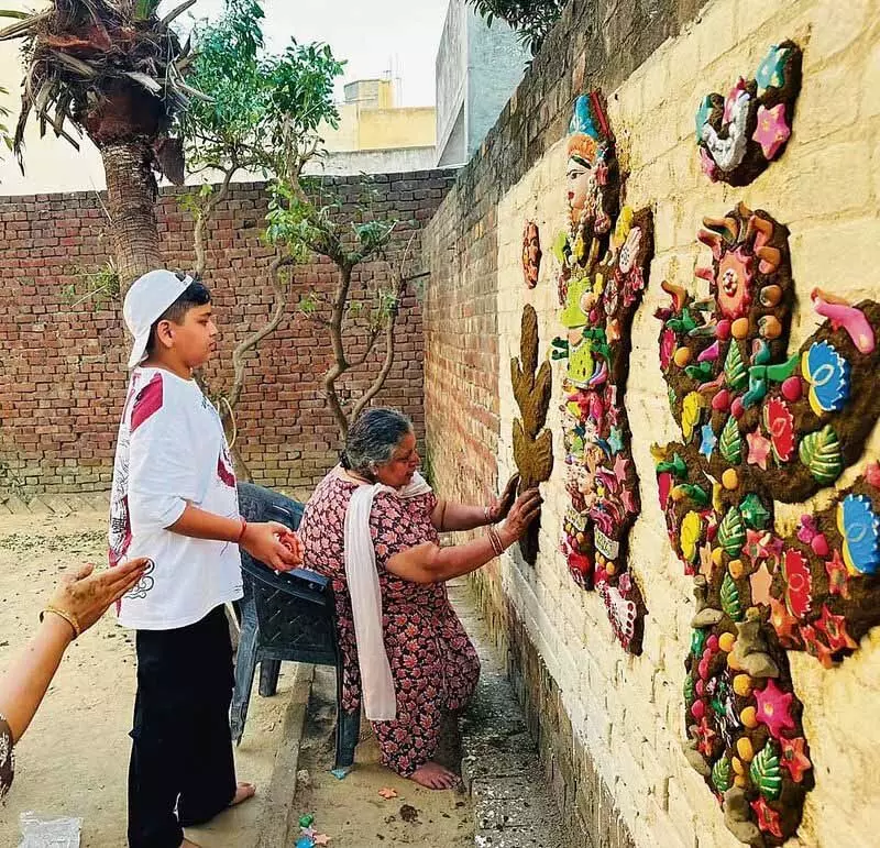 Punjab: सांझी माता की पूजा की परंपरा को जीवित रखना