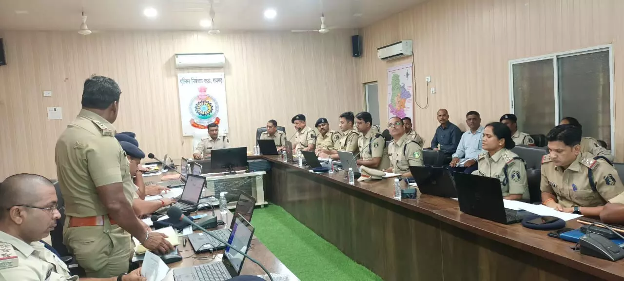 पुलिस अधीक्षक की समीक्षा बैठक: अपराध नियंत्रण, डिजिटल रिकॉर्ड और विशेष अभियानों पर जोर