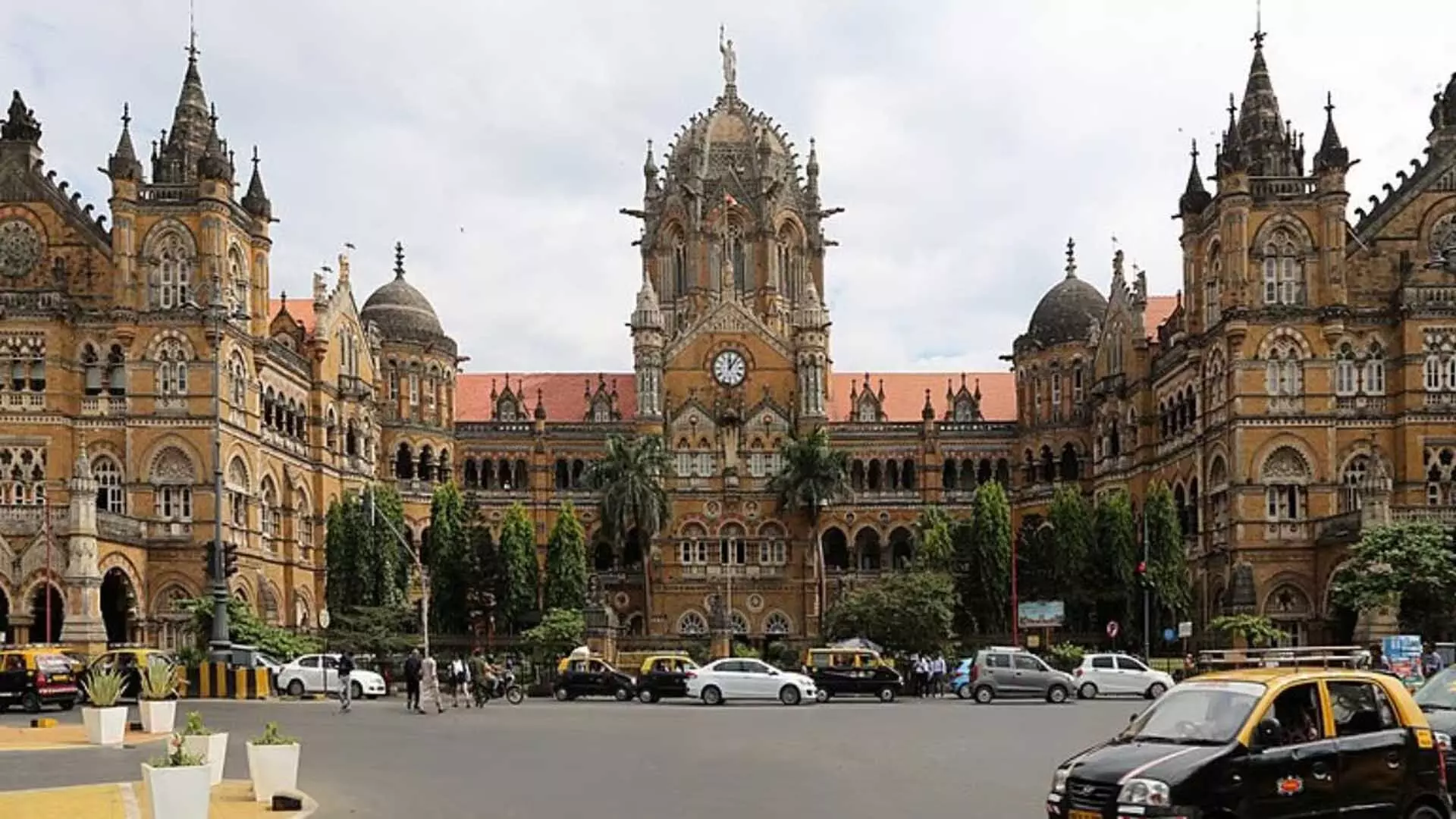 CSMT परिसर में महिला से सामूहिक बलात्कार, एफआईआर दर्ज