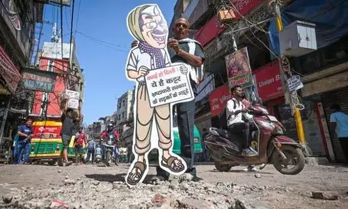 Dehli: भाजपा ने आप और दिल्ली की खराब सड़कों के खिलाफ अभियान शुरू किया