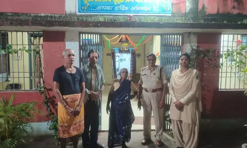 मानवता का परिचय, लावारिस अवस्था में मिली कमजोर महिलाओं को पुलिस ने परिजनों को सौंपा मानवता का परिचय, लावारिस अवस्था में मिली कमजोर महिलाओं को पुलिस ने परिजनों को सौंपा