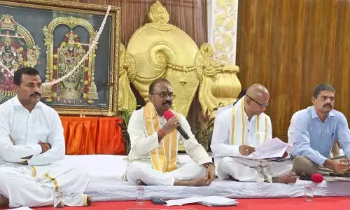 ड्यूटी के दौरान आसपास की गतिविधियों पर नजर रखें: TTD EO ड्यूटी के दौरान आसपास की गतिविधियों पर नजर रखें: TTD EO